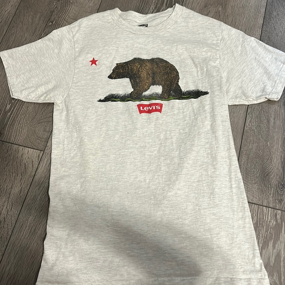 Men’s size small Levi’s tee shirt
